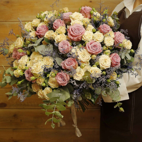 Ծաղկեփունջ «Any Rose Aurpra» վարդ, էվկալիպտ