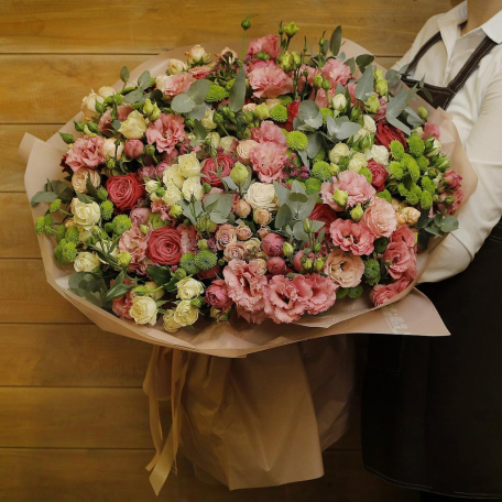 Ծաղկեփունջ «Any Rose Laura» վարդ, էվկալիպտ