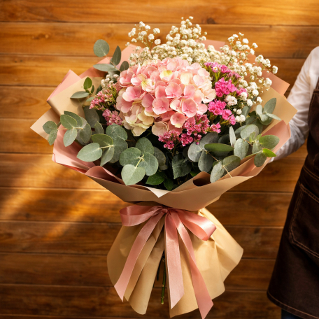 Ծաղկեփունջ «Any Rose Morena» դրախտավարդ, գիպսոֆիլիա, էվկալիպտ