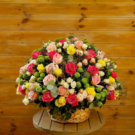 Կոմպոզիցիա «Any Rose Renata» վարդ, քրիզանթեմ, Էվկալիպտ